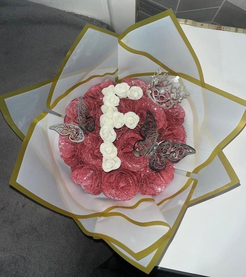 Bouquet de 13 roses personnalisable